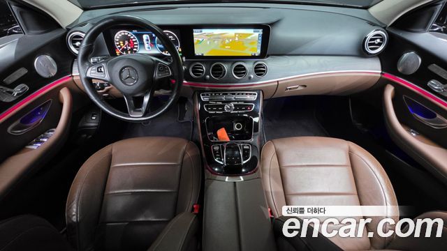 Mercedes-Benz E-Class 2018 — photo 10