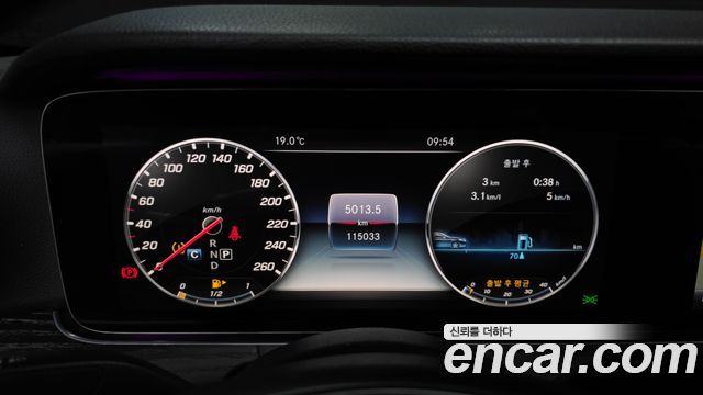 Mercedes-Benz E-Class 2018 — photo 11