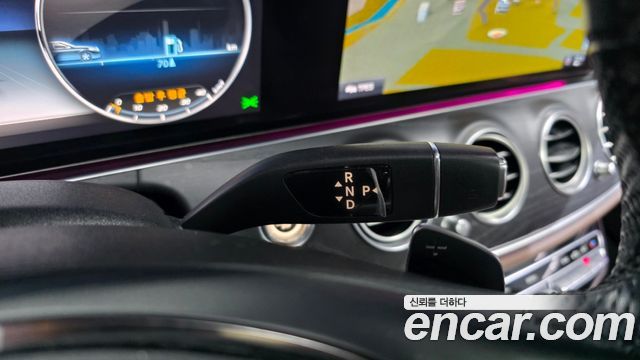 Mercedes-Benz E-Class 2018 — photo 12