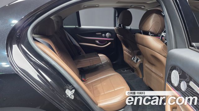 Mercedes-Benz E-Class 2018 — photo 18