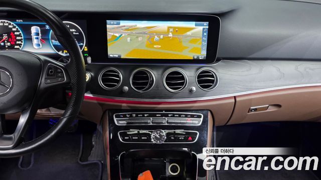 Mercedes-Benz E-Class 2018 — photo 20