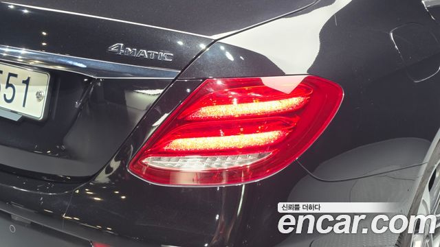 Mercedes-Benz E-Class 2018 — photo 9