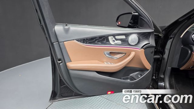 Mercedes-Benz E-Class 2018 — photo 14