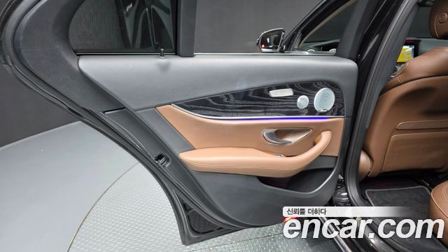 Mercedes-Benz E-Class 2018 — photo 15