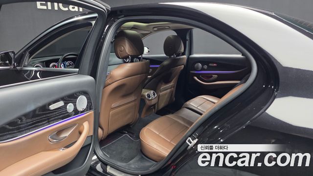Mercedes-Benz E-Class 2018 — photo 16