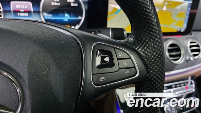 Mercedes-Benz E-Class 2018 — photo 32
