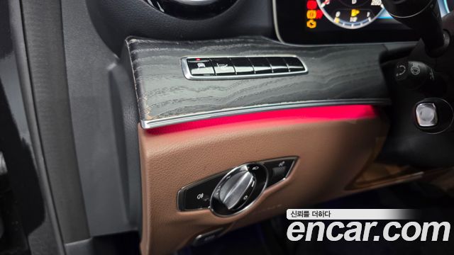 Mercedes-Benz E-Class 2018 — photo 38