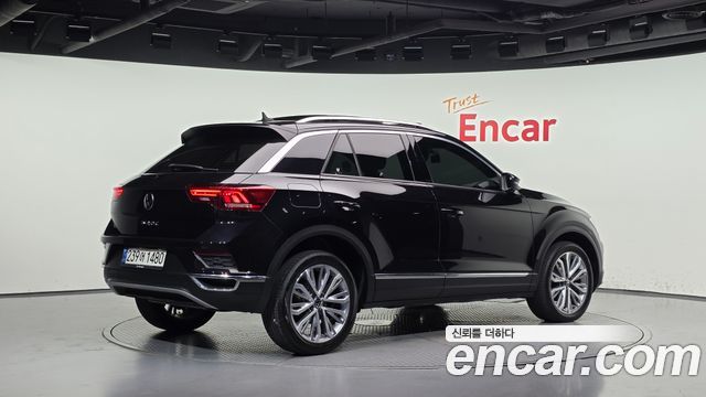 Volkswagen T-Roc 2021 — photo 2