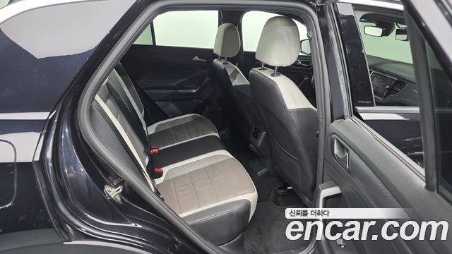 Volkswagen T-Roc 2021 — photo 12