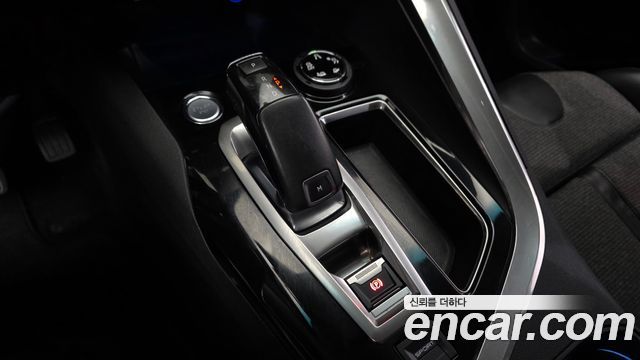 Peugeot 3008 2018 — photo 12