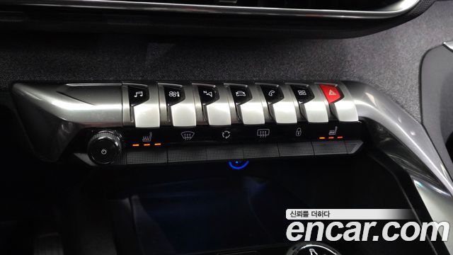 Peugeot 3008 2018 — photo 24