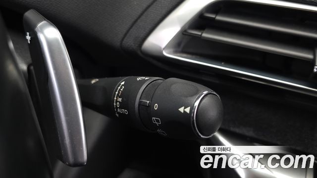 Peugeot 3008 2018 — photo 25