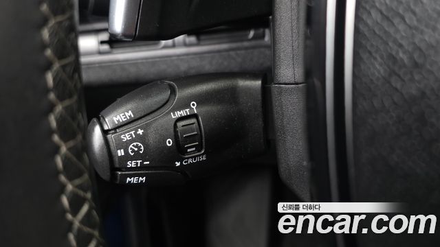 Peugeot 3008 2018 — photo 28