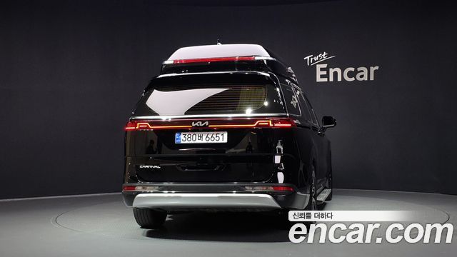 Kia Canival 2022 — photo 4