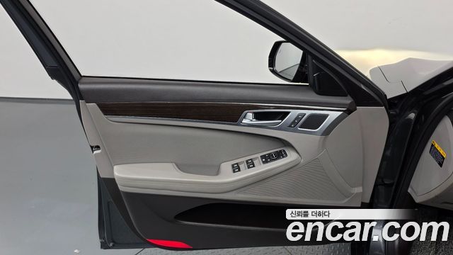 Genesis G80 2017 — photo 23