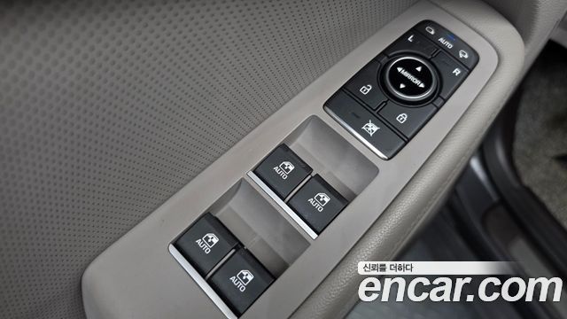 Genesis G80 2017 — photo 25