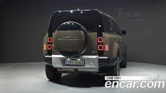 Land Rover Defender 2023 — photo 4