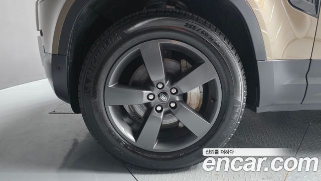 Land Rover Defender 2023 — photo 5