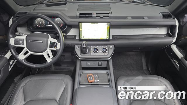 Land Rover Defender 2023 — photo 10