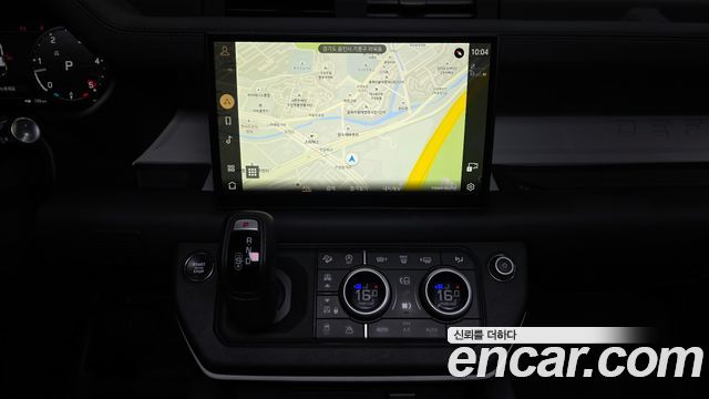 Land Rover Defender 2023 — photo 19