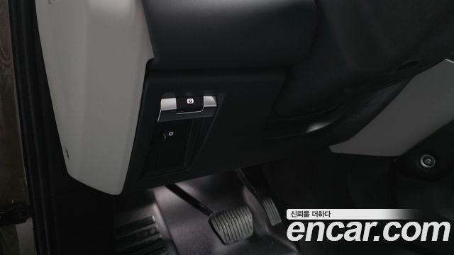 Land Rover Defender 2023 — photo 26