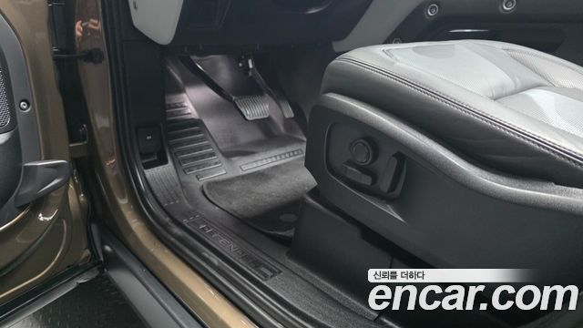 Land Rover Defender 2023 — photo 29
