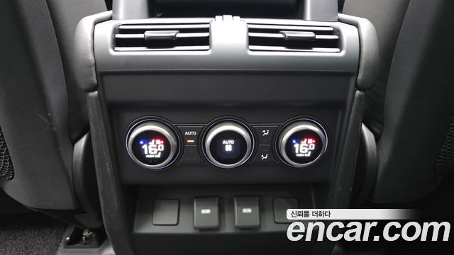 Land Rover Defender 2023 — photo 35