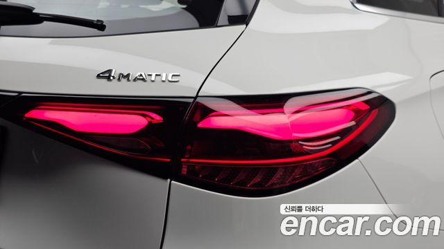 Mercedes-Benz GLC-Class 2026 — photo 9