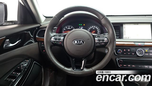Kia K7 2017 — photo 12