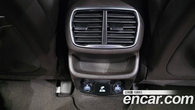 Hyundai Santafe 2019 — photo 31