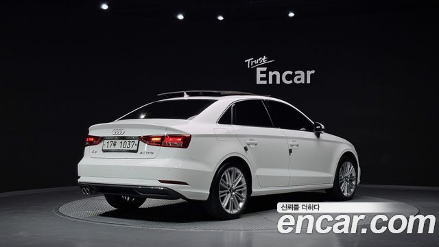 Audi A3 2018 — photo 2
