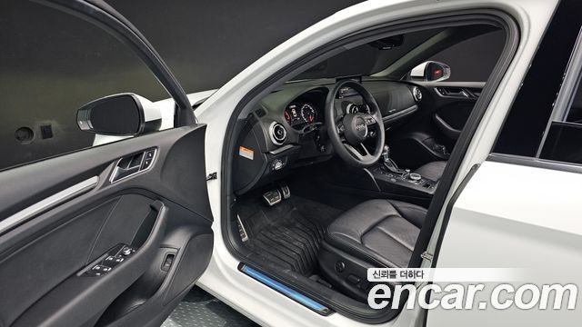 Audi A3 2018 — photo 13