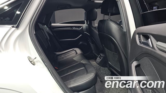 Audi A3 2018 — photo 17