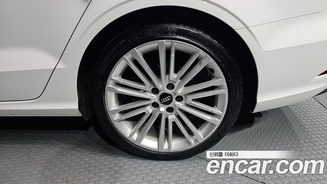 Audi A3 2018 — photo 7