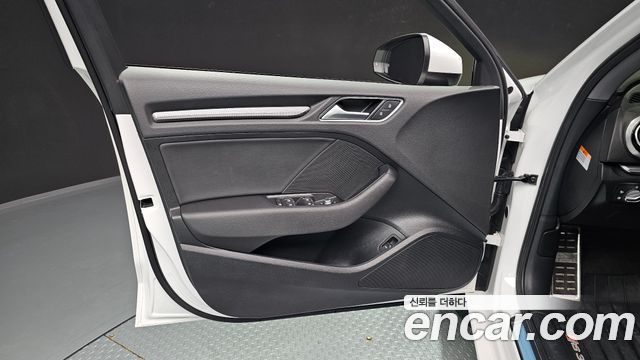 Audi A3 2018 — photo 14