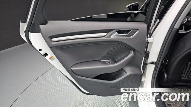 Audi A3 2018 — photo 15