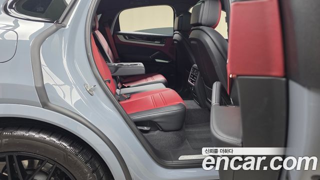Porsche Cayenne 2024 — photo 17