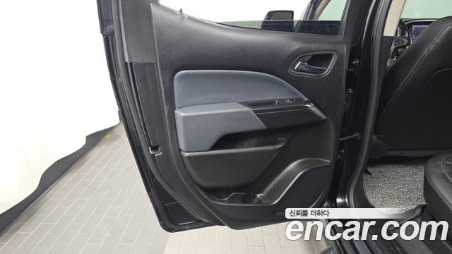 Chevrolet Korea Colorado 2022 — photo 15