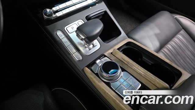 Genesis G90 2019 — photo 12