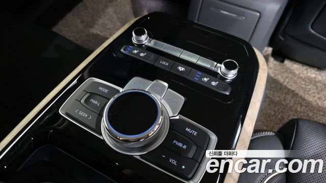 Genesis G90 2019 — photo 25
