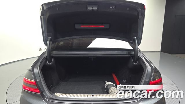 Genesis G90 2019 — photo 26
