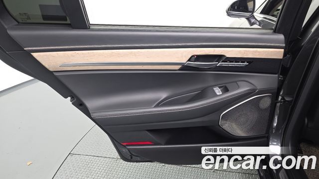Genesis G90 2019 — photo 15