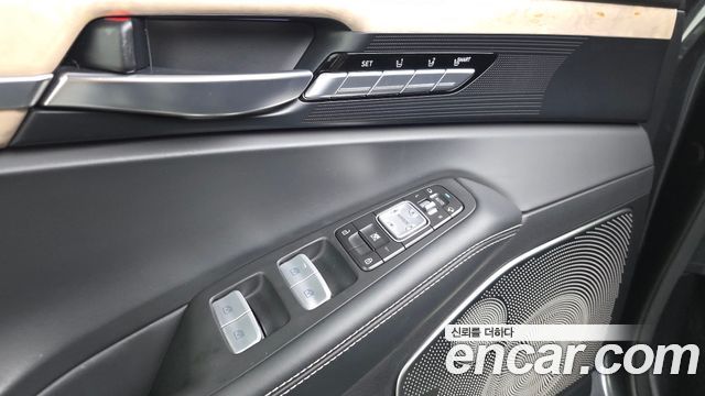 Genesis G90 2019 — photo 27