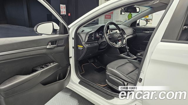 Hyundai AVANTE 2020 — photo 13