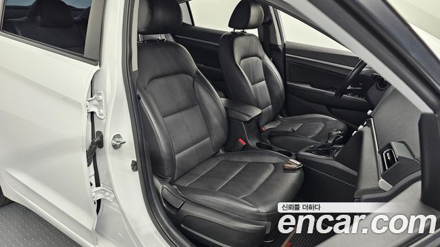 Hyundai AVANTE 2020 — photo 18