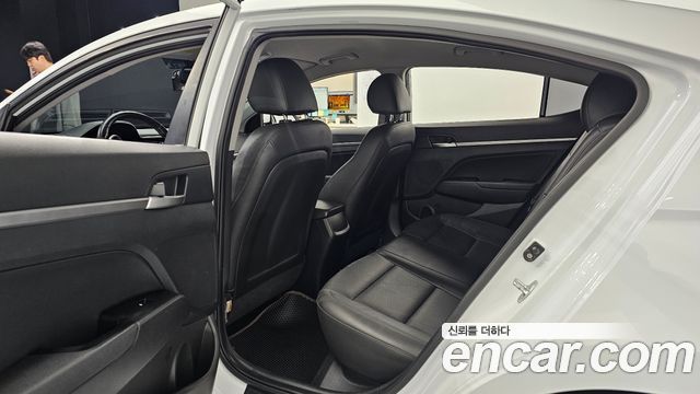 Hyundai AVANTE 2020 — photo 16