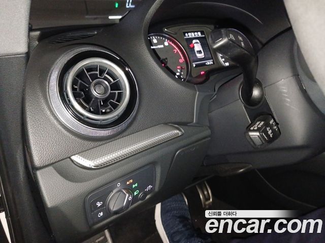 Audi A3 2018 — photo 16