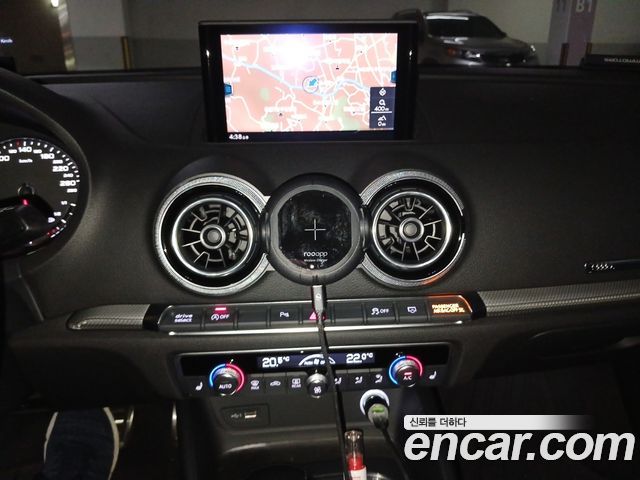Audi A3 2018 — photo 17