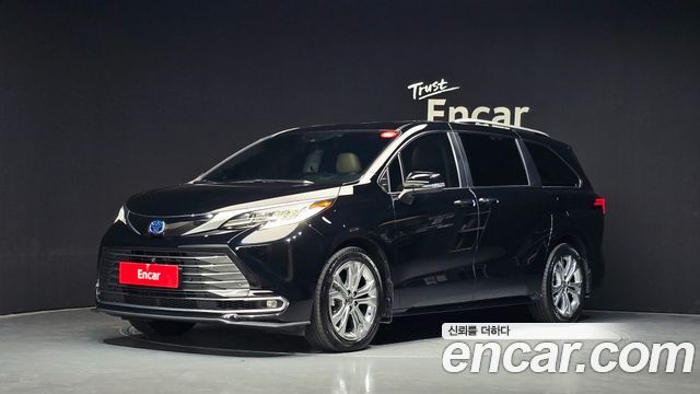 Toyota Sienna 2022 — photo 1