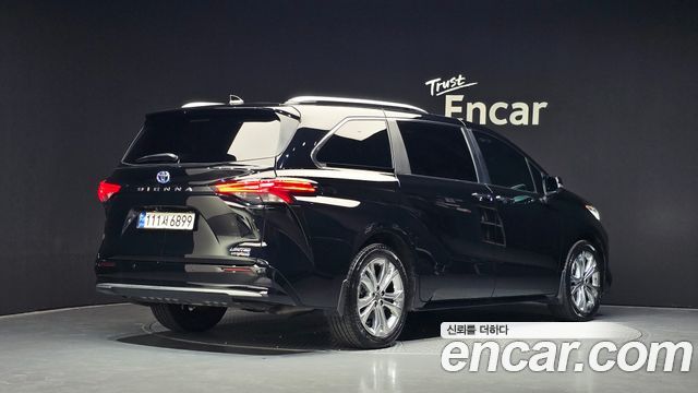 Toyota Sienna 2022 — photo 2
